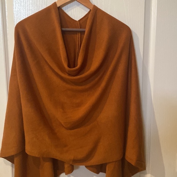 Poncho  light weight sweater OS rust color drape front - Picture 3 of 5